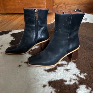 Alohas Square Toe Ankle Boot